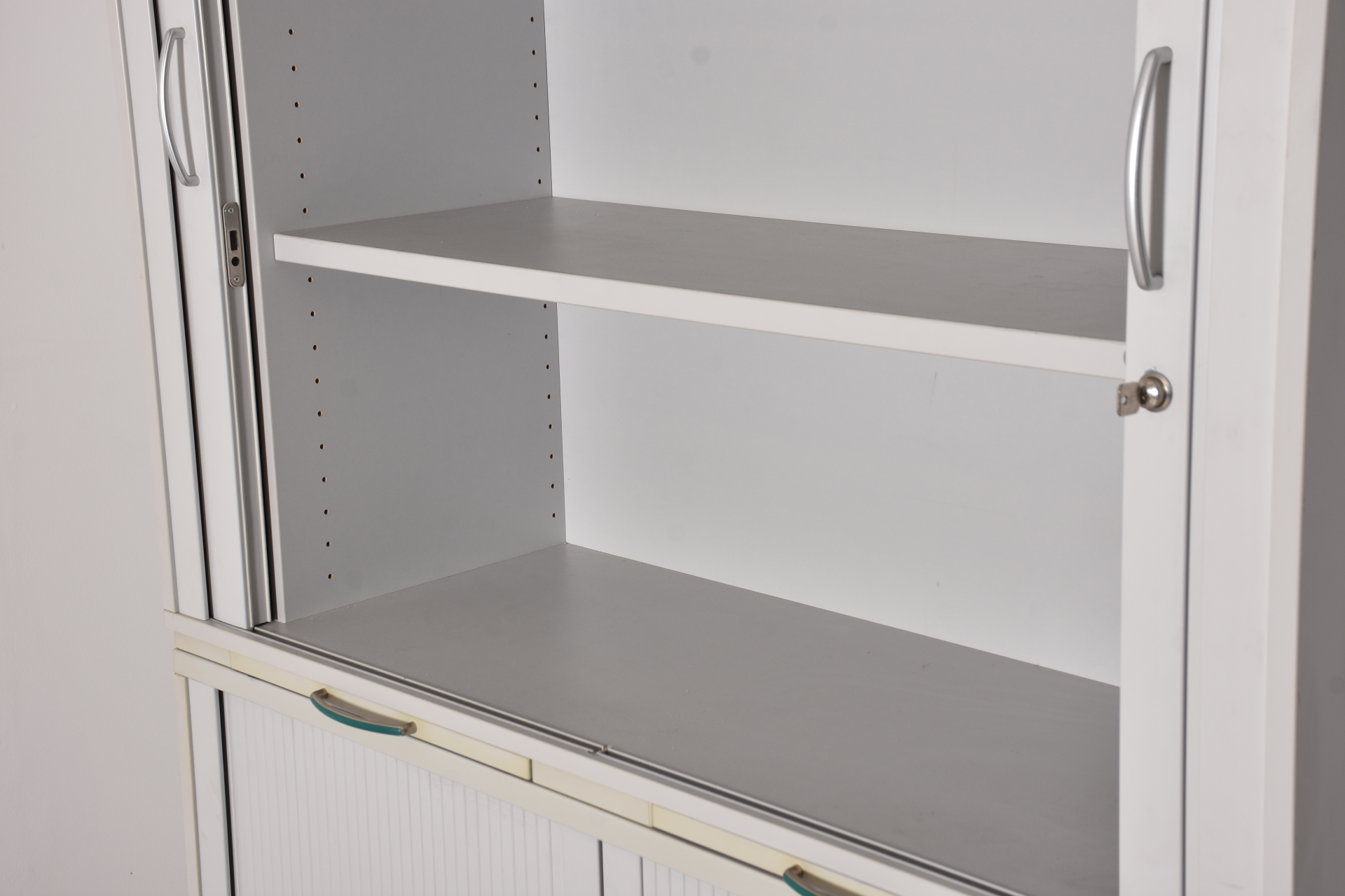 Aktenschrank zweiteilig 4 OH lichtgrau. 120 cm breit, gebraucht