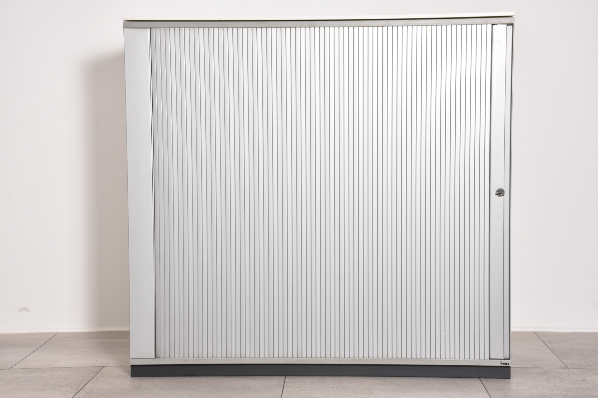 Bene Sideboard 3OH, 114x120cm, weiß,  Rolltür lichtgrau, gebraucht   