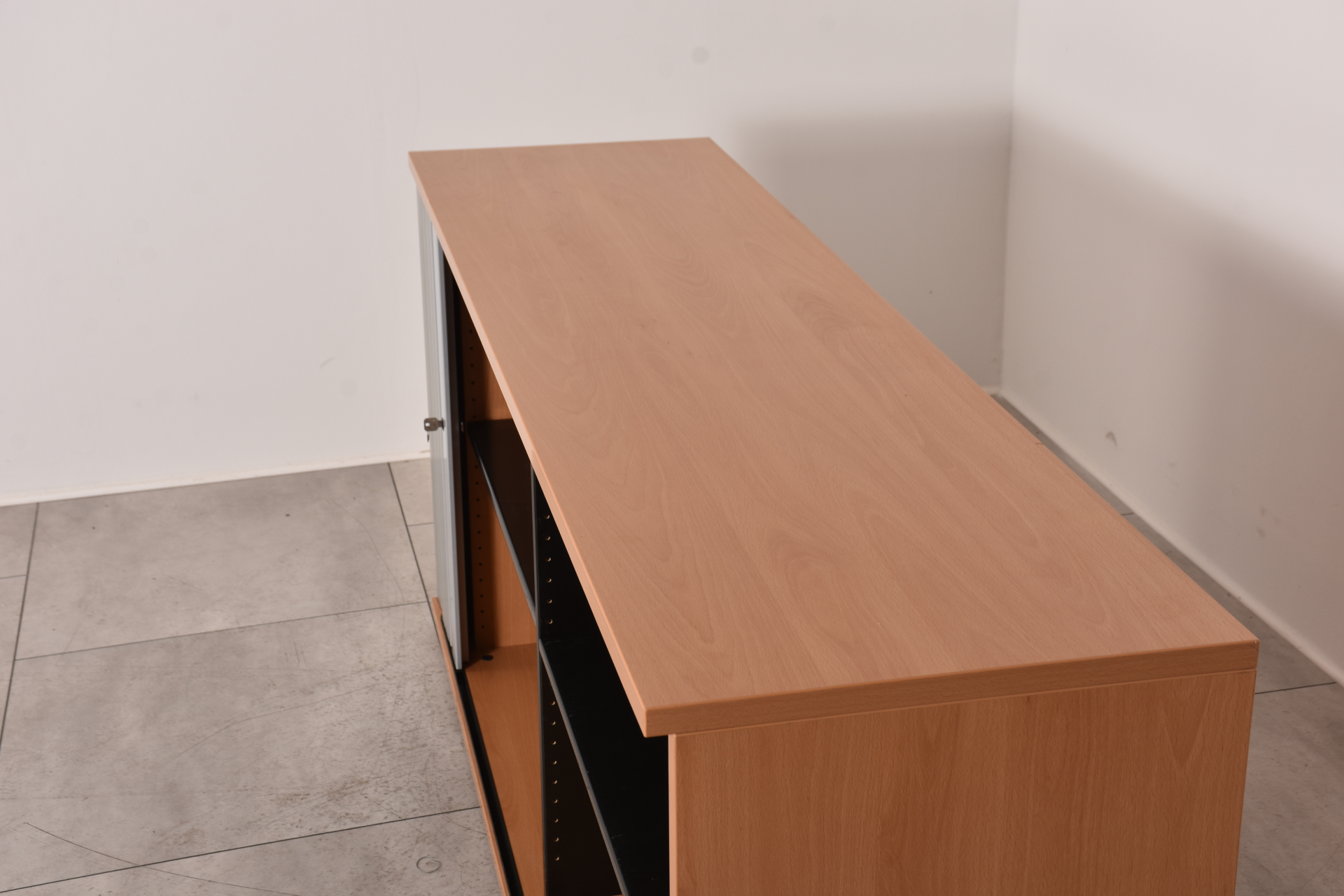 Werndl Sideboard 2OH, Korpus Buche, Rolltür grau, gebraucht