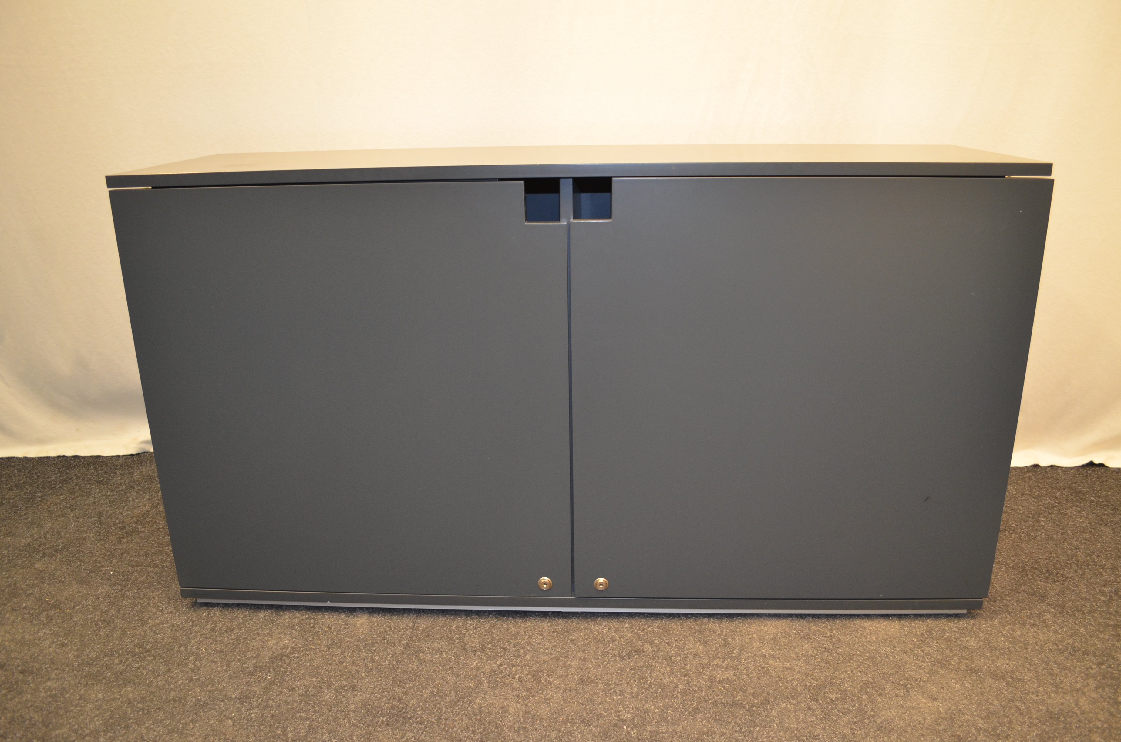 Sideboard 2OH, grau, 76x118, 2x Flügeltür, verschließbar, gebrauchte Büromöbel