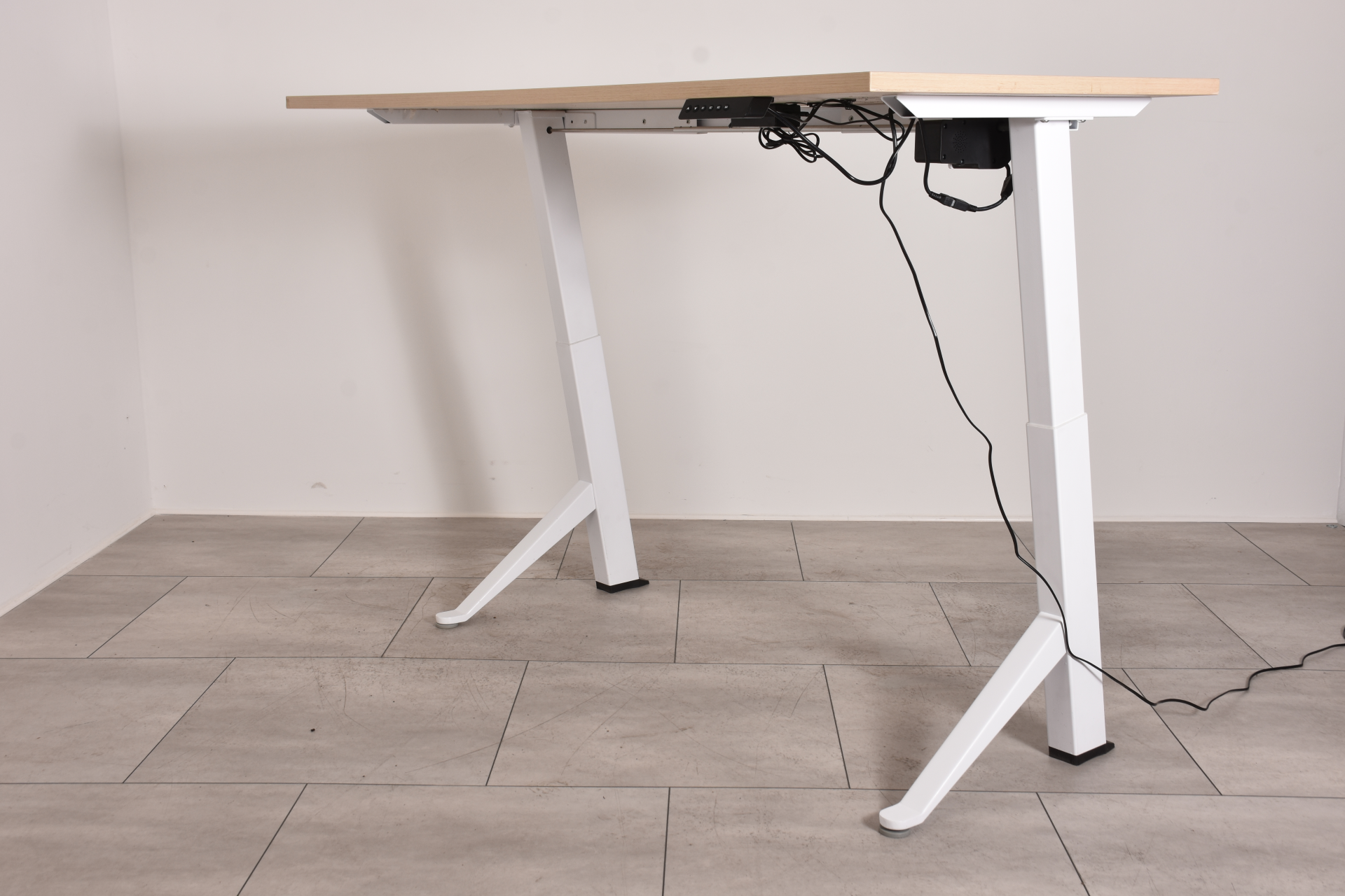 Schreibtisch, elektrische Höhenverstellung, B 160 x H 70-114 x T 80 cm, gebraucht 