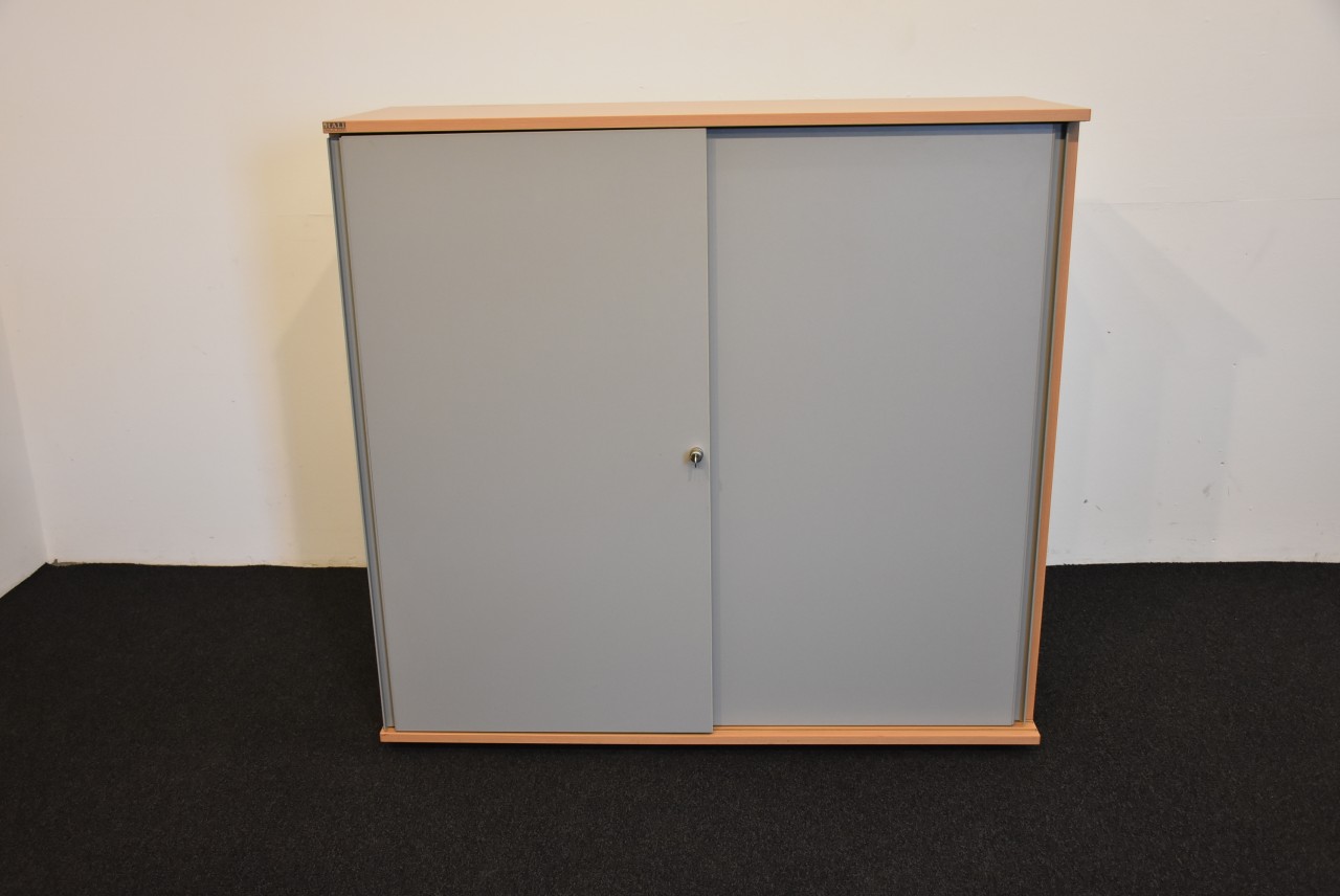 Hali Sideboard 3 OH, Korpus Buche, Schiebetüren grau, mit Hängeregister, gebraucht