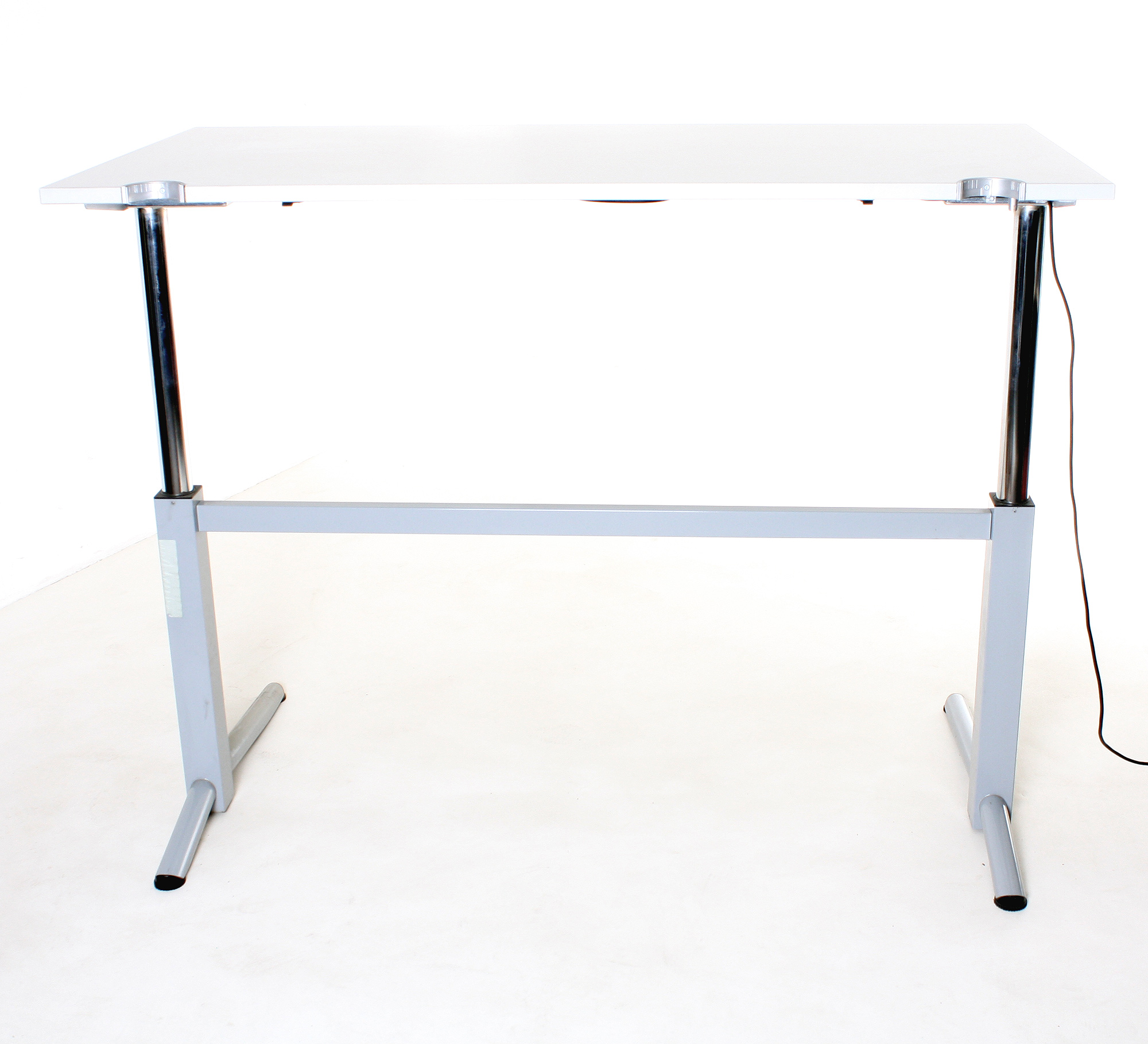 OKA Schreibtisch, elektrische Höhenverstellung, B 160 x H 72-122 x T 80 cm, gebrauchte Büromöbel