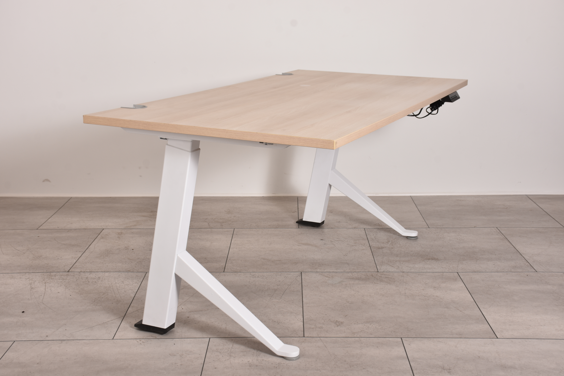 Schreibtisch, elektrische Höhenverstellung, B 160 x H 70-114 x T 80 cm, gebraucht 