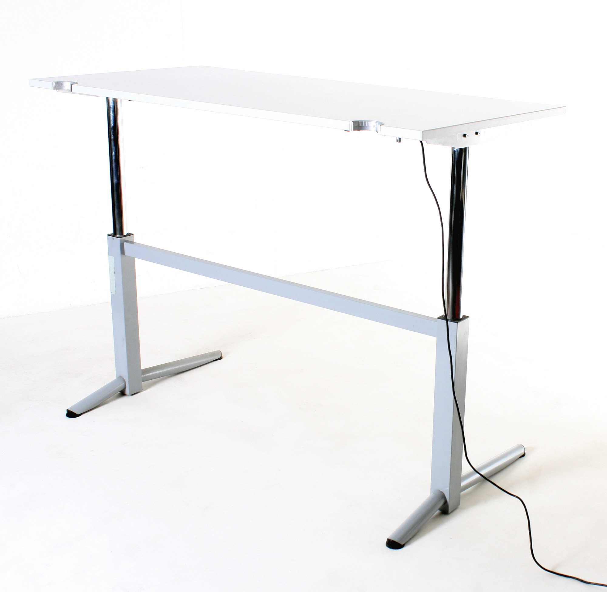 OKA Schreibtisch, elektrische Höhenverstellung, B 160 x H 72-122 x T 80 cm, gebrauchte Büromöbel